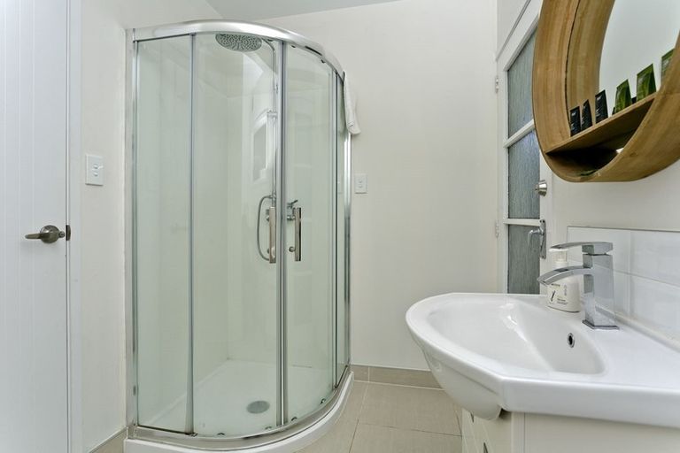 Photo of property in 2/152 Manuka Road, Bayview, Auckland, 0629