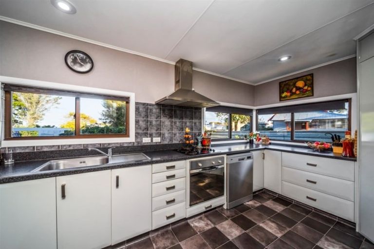 Photo of property in 16 Douglas Street, Hawera, 4610