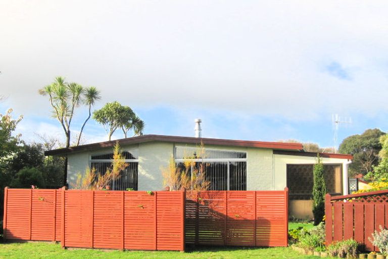 Photo of property in 15 Callender Terrace, Paraparaumu Beach, Paraparaumu, 5032