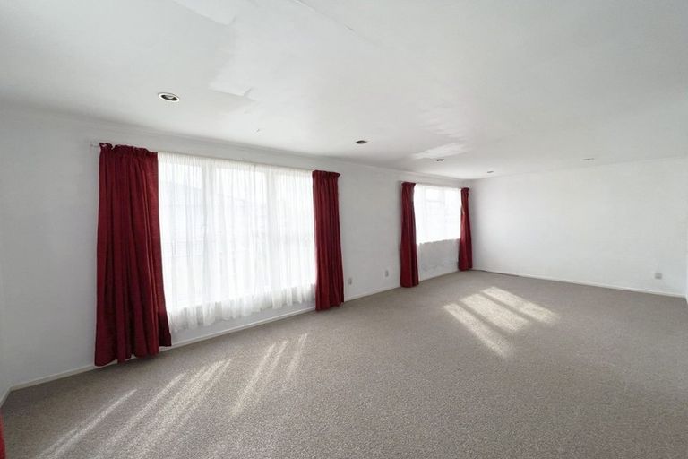 Photo of property in 1 Kelkirk Street, Kelston, Auckland, 0602