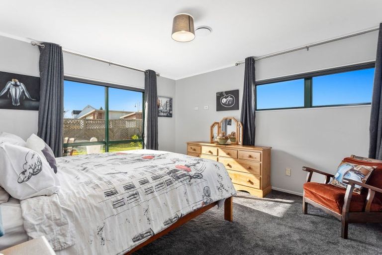 Photo of property in 16 Edgewater Grove, Whakatane, 3120