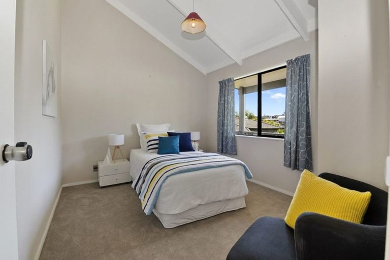 Photo of property in 1/9 Duncan Avenue, Te Atatu South, Auckland, 0610