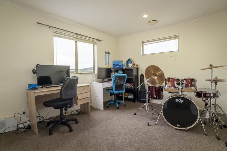 Photo of property in 29 Erlestoke Crescent, Churton Park, Wellington, 6037