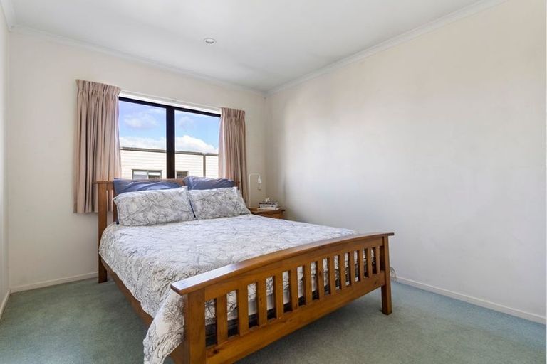Photo of property in 5/15 Harbour View Road, Te Atatu Peninsula, Auckland, 0610