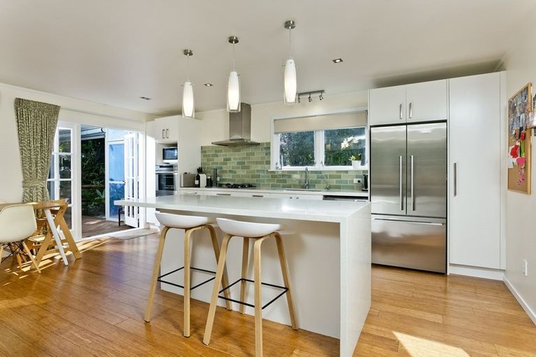 Photo of property in 28 Lavery Place, Sunnynook, Auckland, 0632