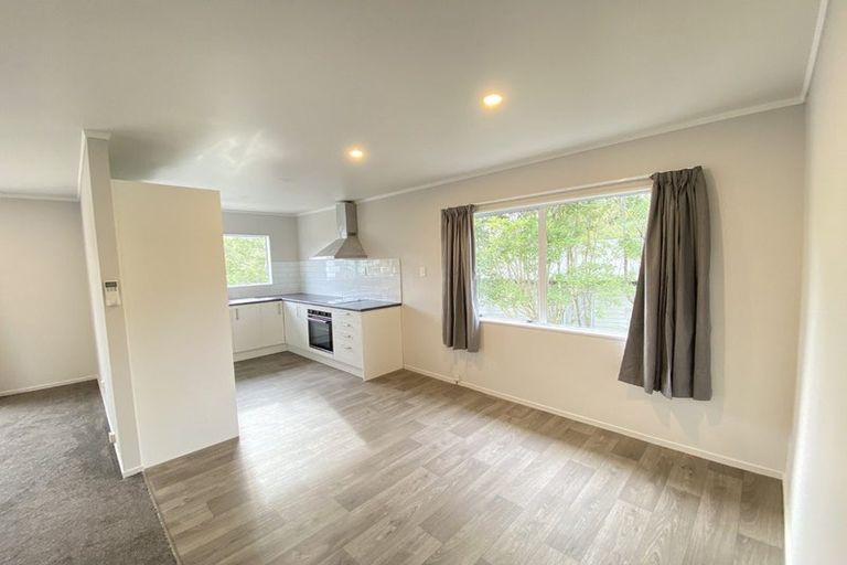 Photo of property in 5 Meadowvale Rise, Titirangi, Auckland, 0604