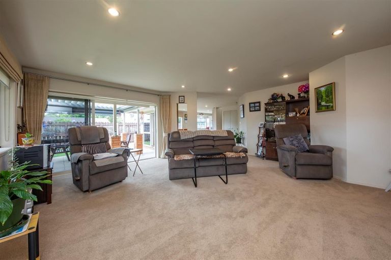 Photo of property in 2a Tawa Road, Te Atatu Peninsula, Auckland, 0610