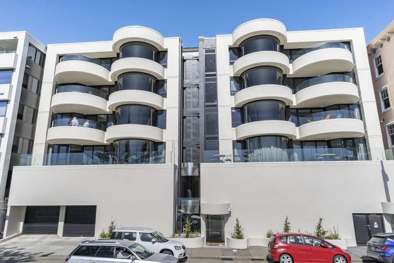 Photo of property in 11/310 Oriental Parade, Oriental Bay, Wellington, 6011