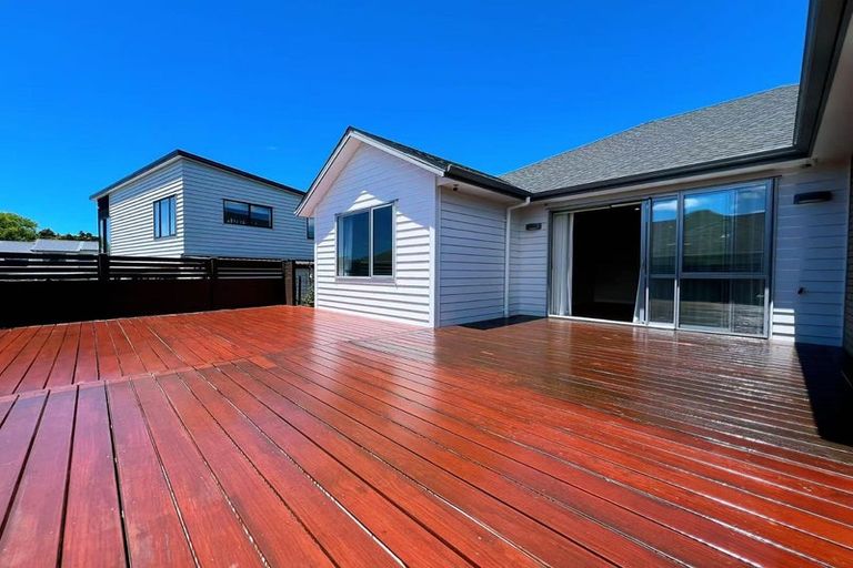 Photo of property in 10 Ahorangi Road, Silverdale, 0932