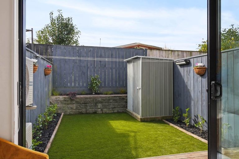 Photo of property in 7 Waru Lane, Te Atatu Peninsula, Auckland, 0610