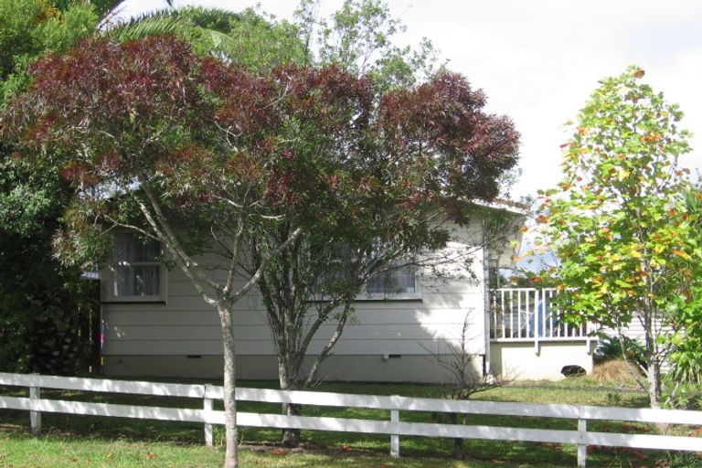 Photo of property in 33 Takapu Street, Henderson, Auckland, 0612