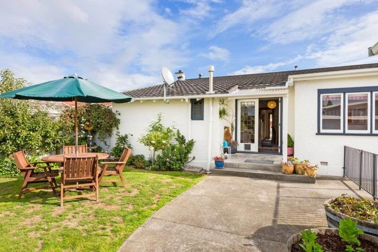 Photo of property in 6 Karaka Street, Hokowhitu, Palmerston North, 4410