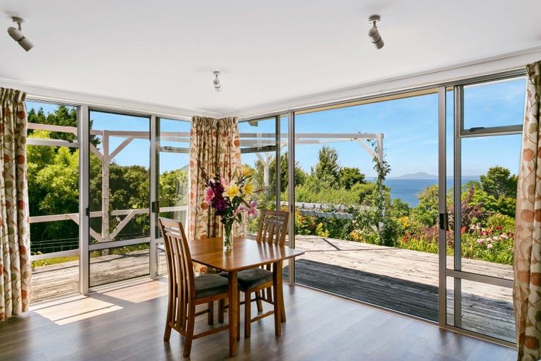 Photo of property in 21 Parerohi Grove, Kuratau, Turangi, 3381