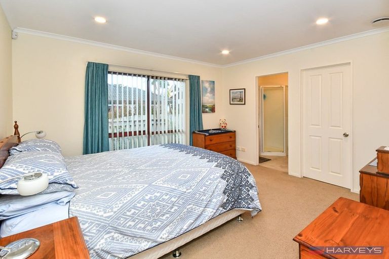 Photo of property in 115 Charles Prevost Drive, The Gardens, Auckland, 2105