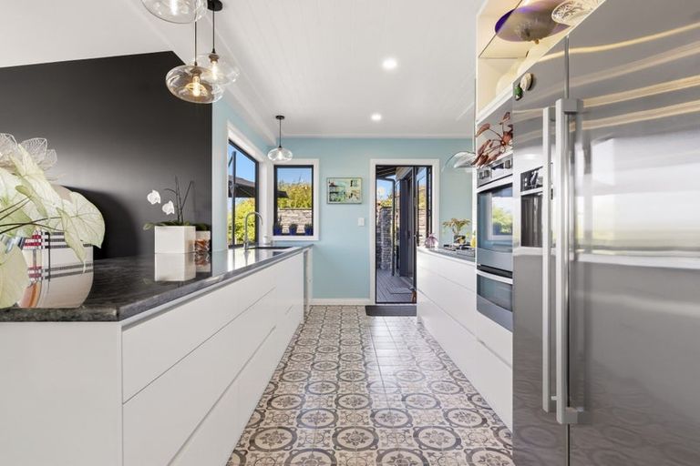 Photo of property in 2 Scenic Heights, Acacia Bay, Taupo, 3330