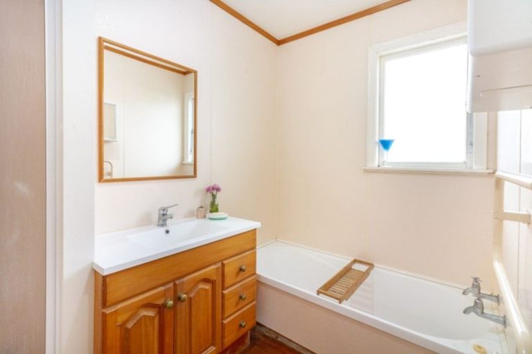 Photo of property in 3 Hunter Street, Milson, Palmerston North, 4414