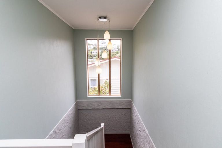 Photo of property in 1 Paddington Grove, Karori, Wellington, 6012