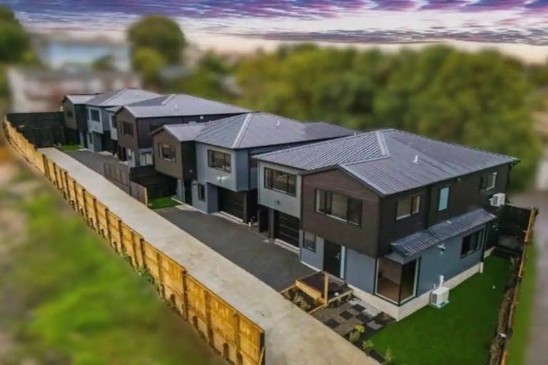 Photo of property in 56c Donovan Avenue, Massey, Auckland, 0614