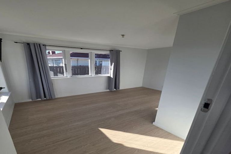 Photo of property in 22a Sutton Crescent, Papakura, 2110