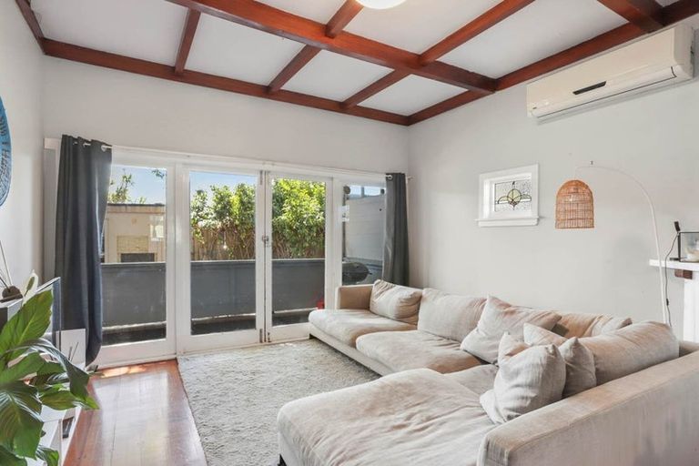 Photo of property in 4050 Great North Road, Glen Eden, Auckland, 0602