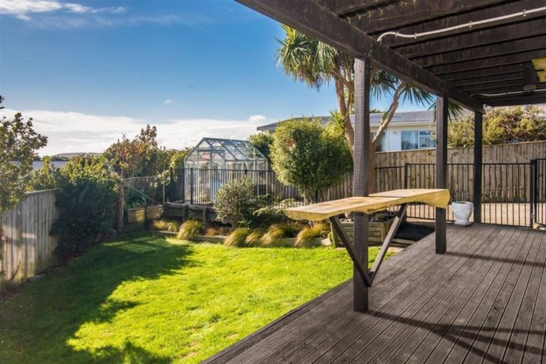 Photo of property in 31 Carluke Street, Paparangi, Wellington, 6037