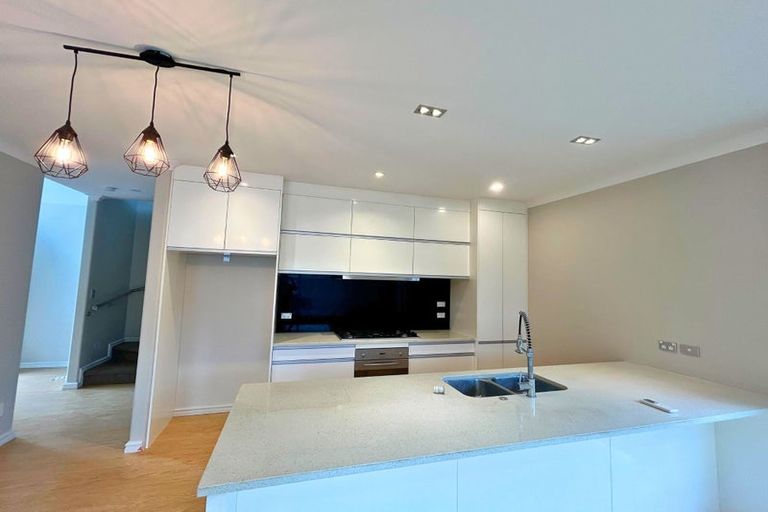 Photo of property in 21f Stamford Crescent, Flat Bush, Auckland, 2019