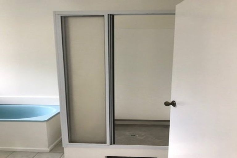 Photo of property in 6 Knightsbridge Drive, Forrest Hill, Auckland, 0620