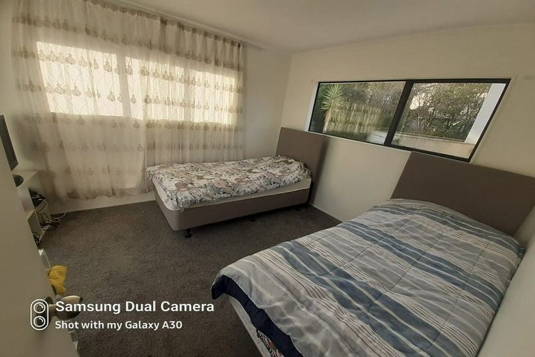 Photo of property in 1/2 Valecrest Place, Bayview, Auckland, 0629