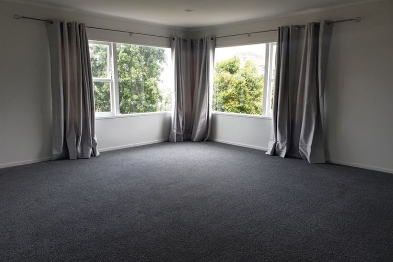 Photo of property in 73 Ravenwood Drive, Forrest Hill, Auckland, 0620