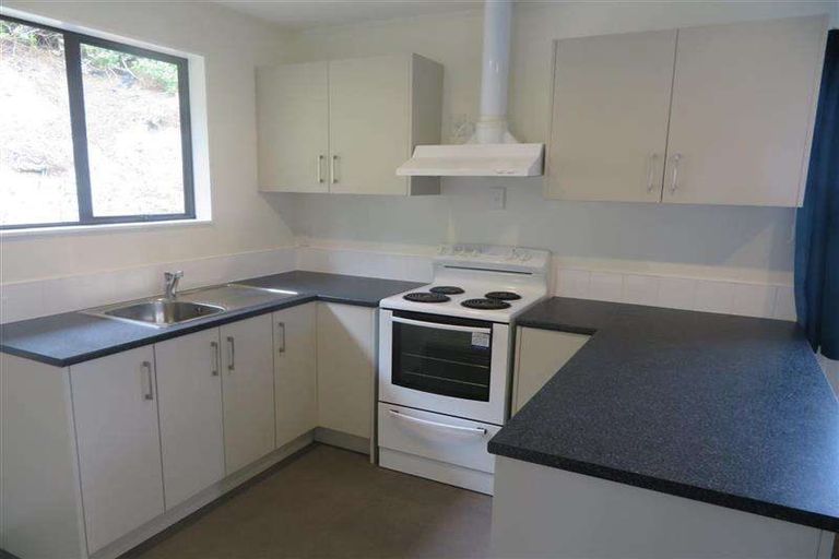 Photo of property in 124a Glanmire Road, Newlands, Wellington, 6037