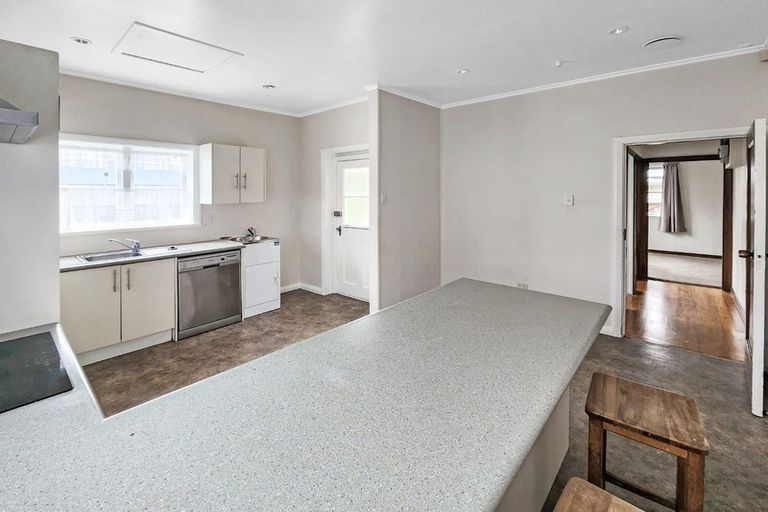 Photo of property in 52 Bell Road, Waiwhetu, Lower Hutt, 5010