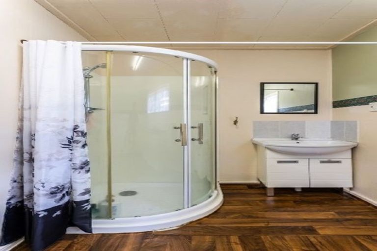 Photo of property in 475 Glenfield Road, Glenfield, Auckland, 0629