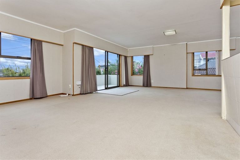 Photo of property in 15 Westwell Road, Belmont, Auckland, 0622