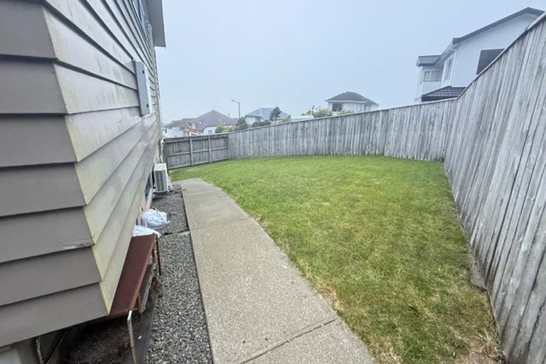 Photo of property in 39 Meadowcroft Grove, Johnsonville, Wellington, 6037