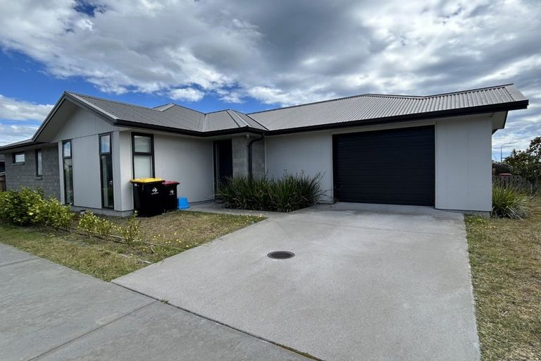 Photo of property in 2 Pakati Lane, Papamoa, 3118