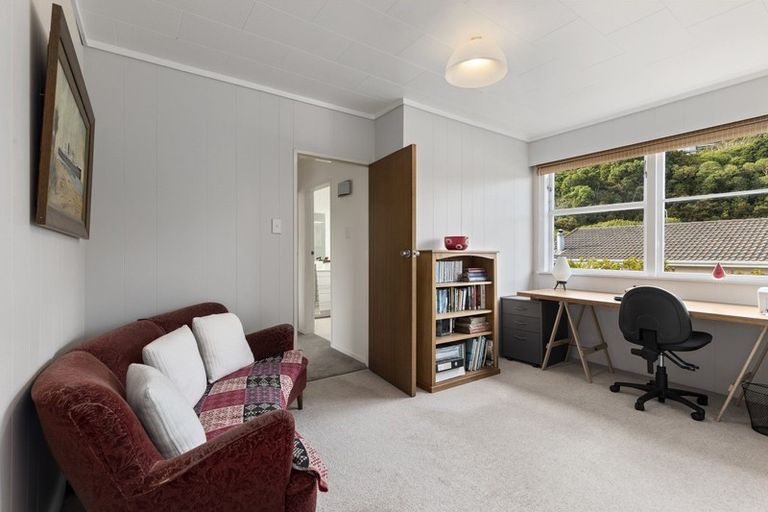 Photo of property in 1 Clematis Grove, Maungaraki, Lower Hutt, 5010