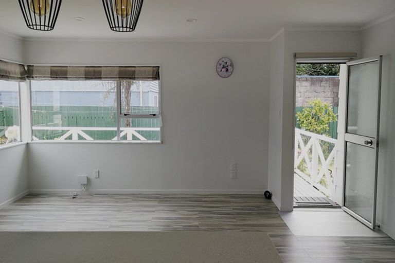 Photo of property in 1/41 Yeovil Road, Te Atatu Peninsula, Auckland, 0610