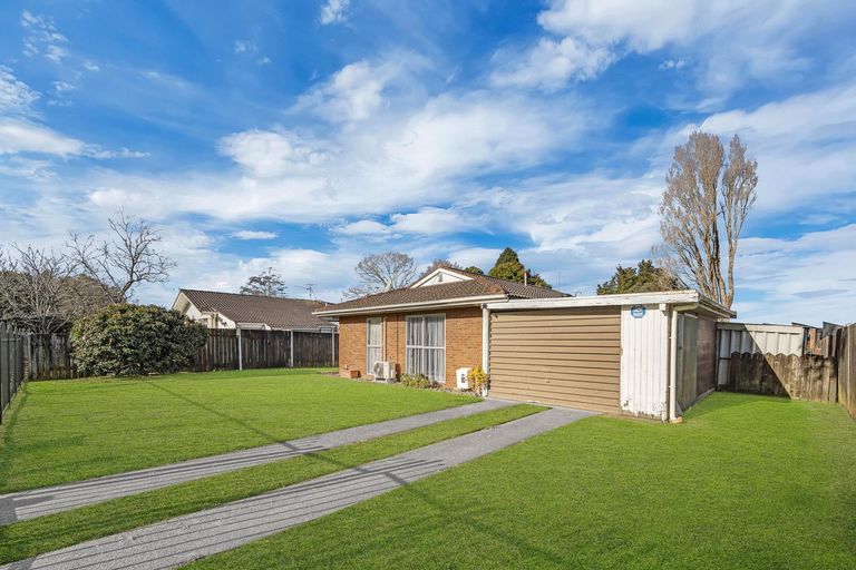 Photo of property in 9 Chibnall Place, Conifer Grove, Takanini, 2112