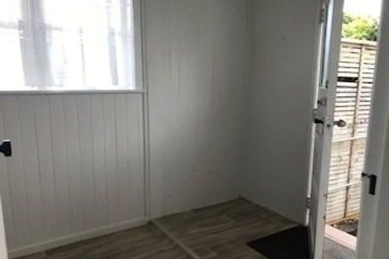 Photo of property in 1/3 Fruitvale Road, New Lynn, Auckland, 0600