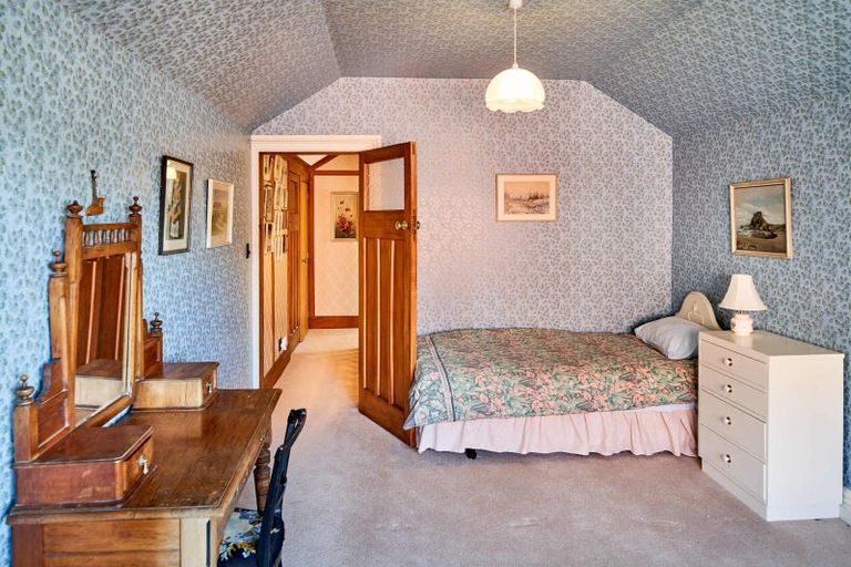 Photo of property in 35 Marine Parade, Eastbourne, Lower Hutt, 5013