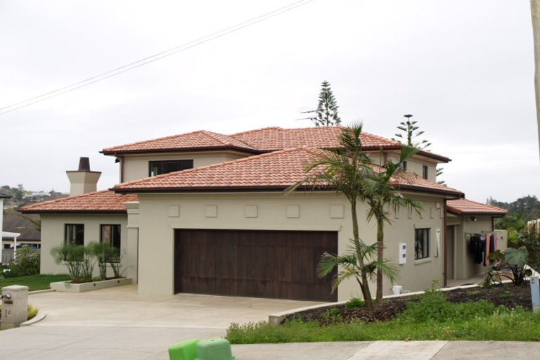 Photo of property in 1d Liston Crescent, Cockle Bay, Auckland, 2014