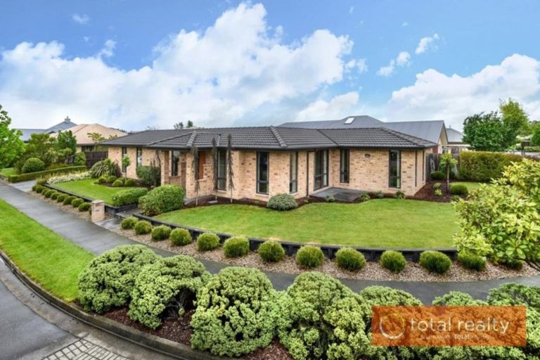 Photo of property in 17 Sovereign Gardens, Halswell, Christchurch, 8025