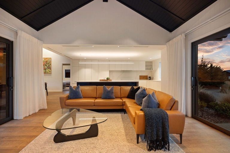 Photo of property in 2 Appin Court, Jacks Point, Queenstown, 9371