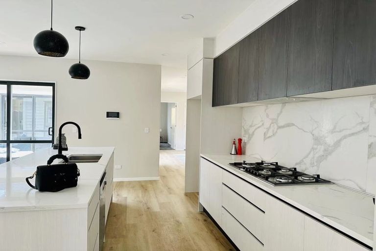 Photo of property in 4 Maraeariki Avenue, Orewa, 0931