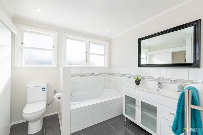 Photo of property in 15 Ruru Crescent, Heretaunga, Upper Hutt, 5018