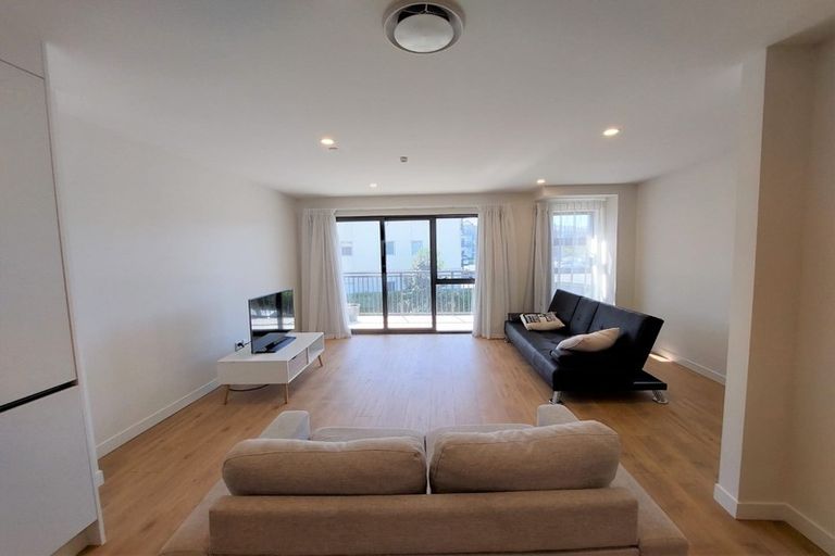 Photo of property in 7 Lilac Lane, Oteha, Auckland, 0632