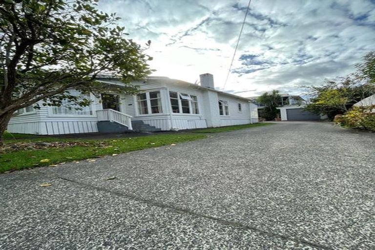 Photo of property in 5 Harbour View Road, Point Chevalier, Auckland, 1022