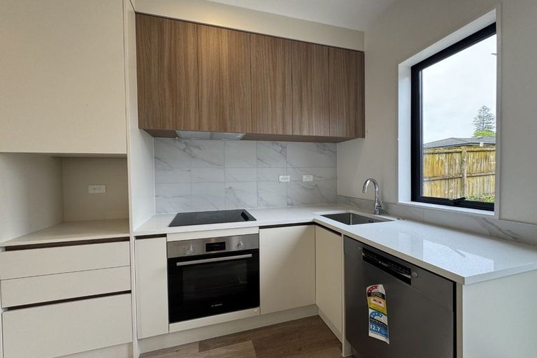 Photo of property in 37 Crawford Avenue, Mangere Bridge, Auckland, 2022