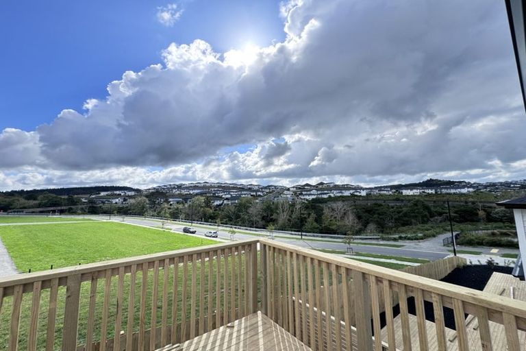 Photo of property in 11 Maka Terrace, Orewa, 0931
