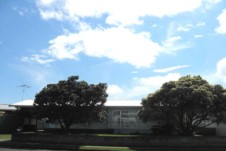 Photo of property in 10 Bryce Street, Castlecliff, Whanganui, 4501